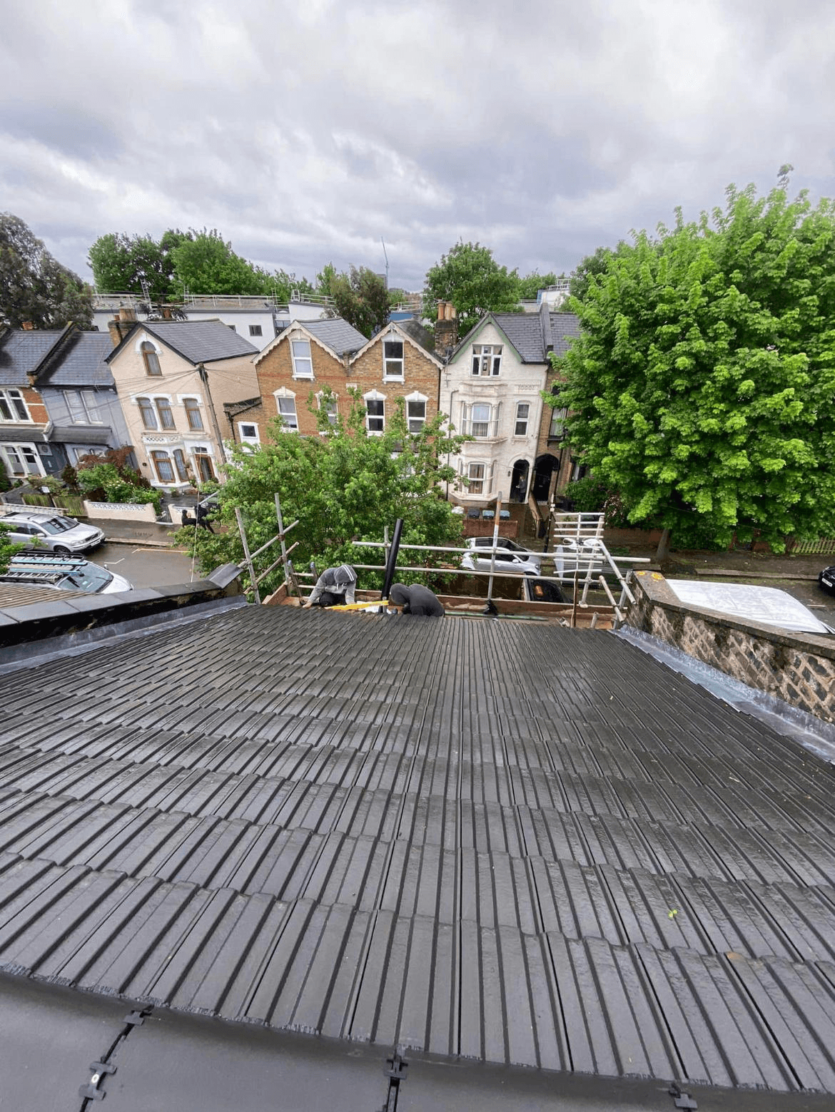 Flat Roof vs Pitched Roof: Which is Better?